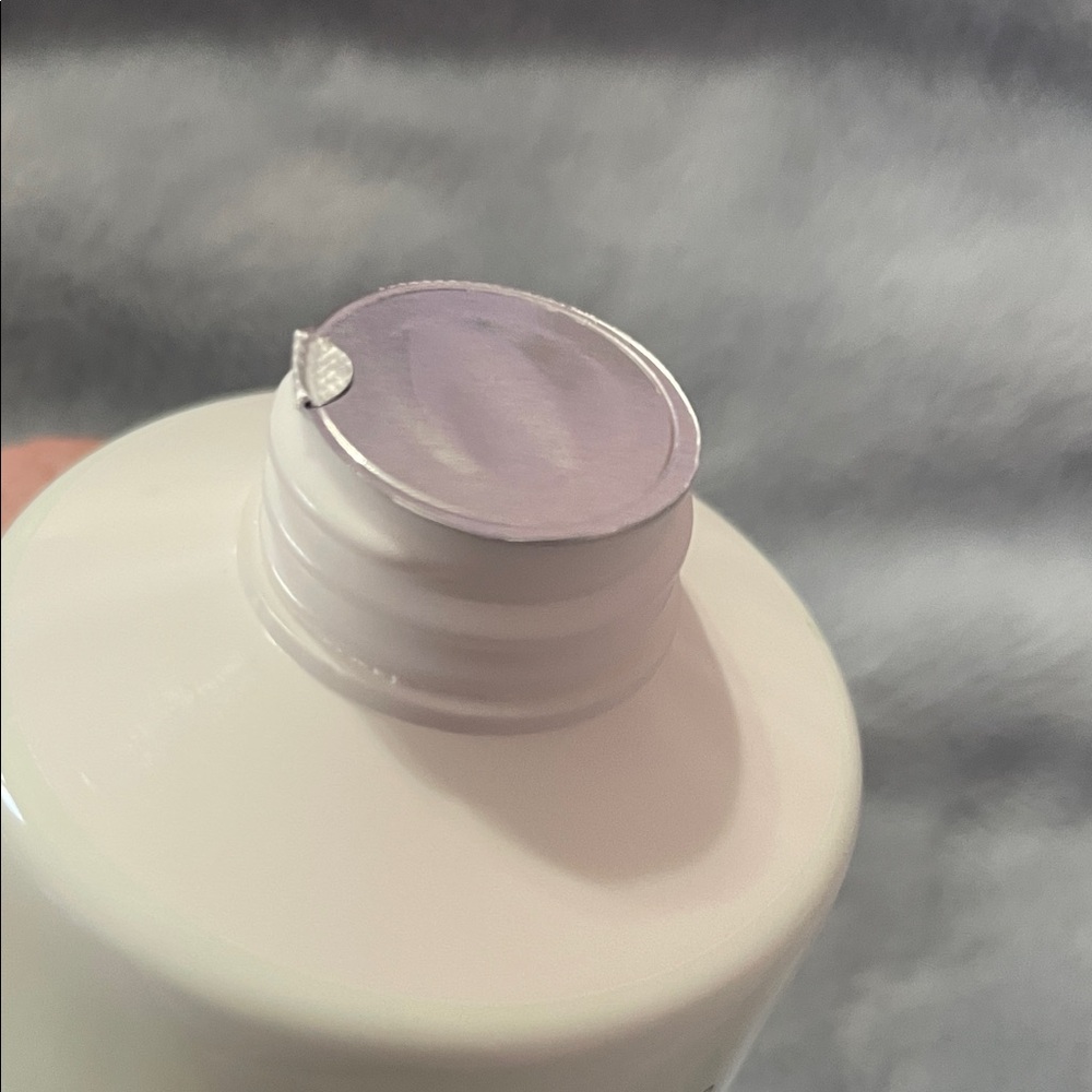 Rosemary Oil Strengthening Hair + Scalp Cleanser - Green and White - Picture 12 of 13